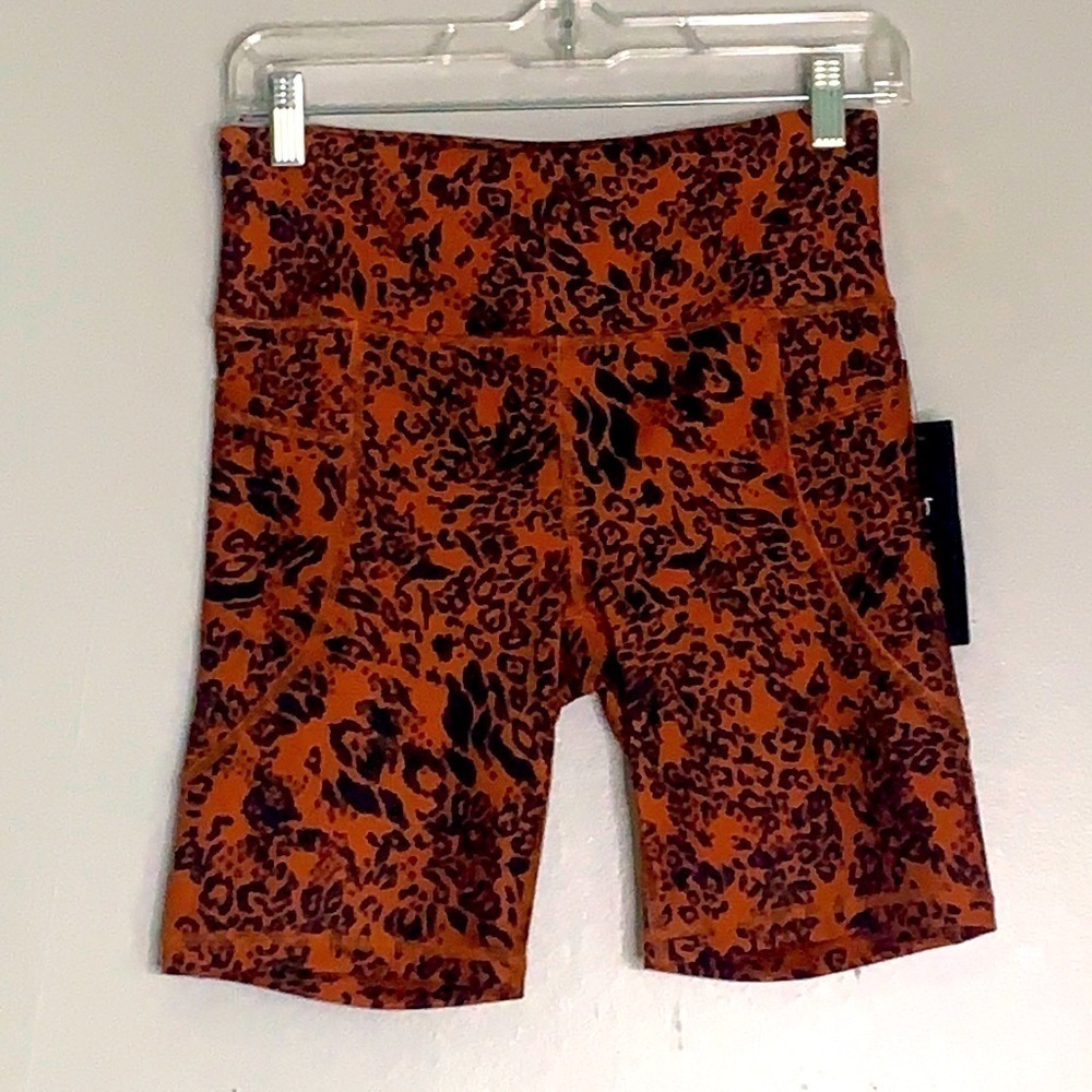 Bebe Sport Cheetah Print high rise bike short active wear women’s  medium new